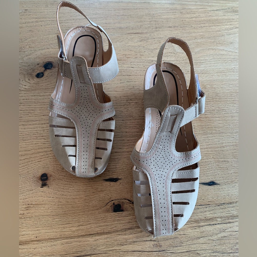 Faux Leather Velcro Wedge Shoe Tan Women’s 10 1/2 NWOT